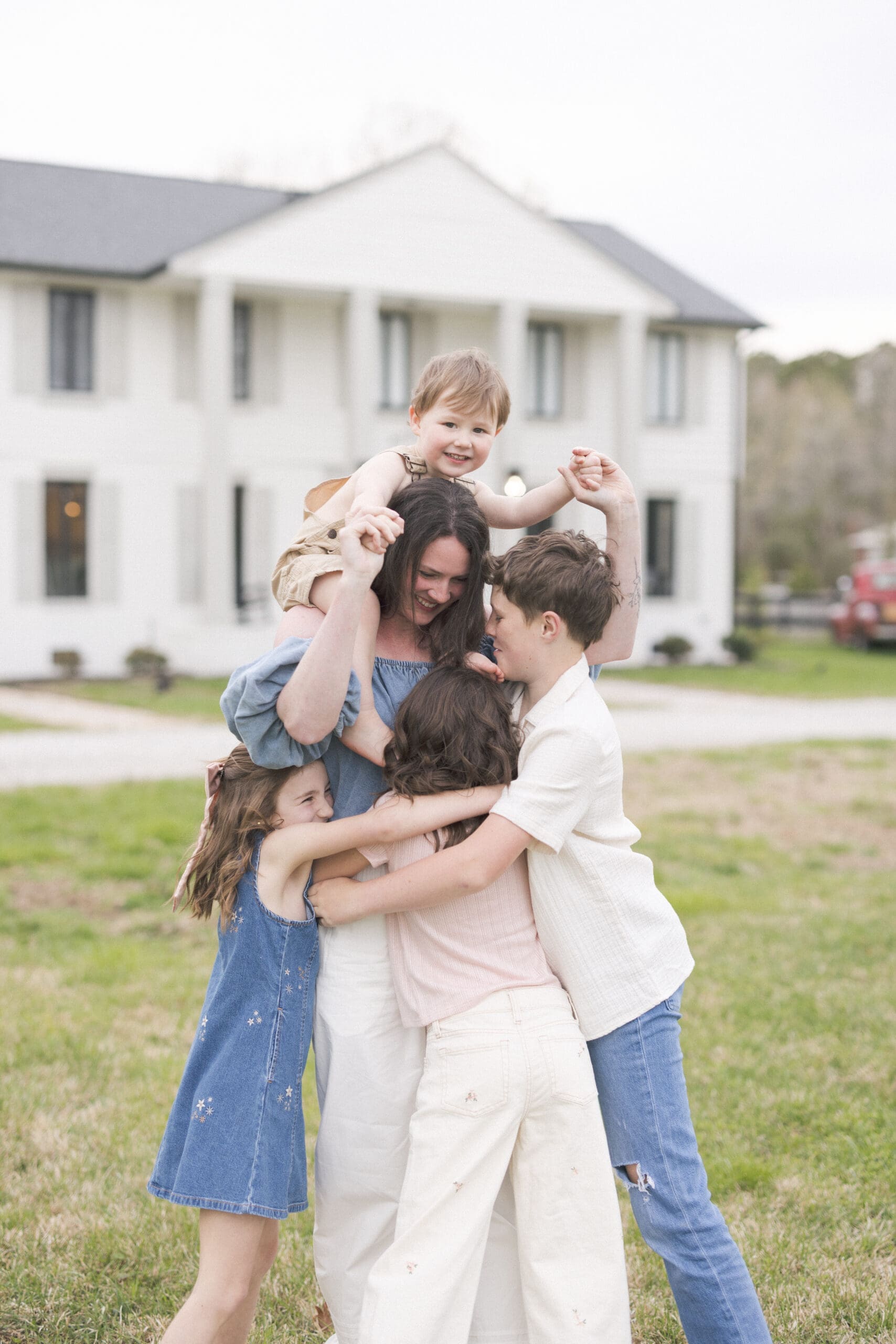 The Best Photography Locations in Hampton Roads for Timeless Family and Motherhood Sessions